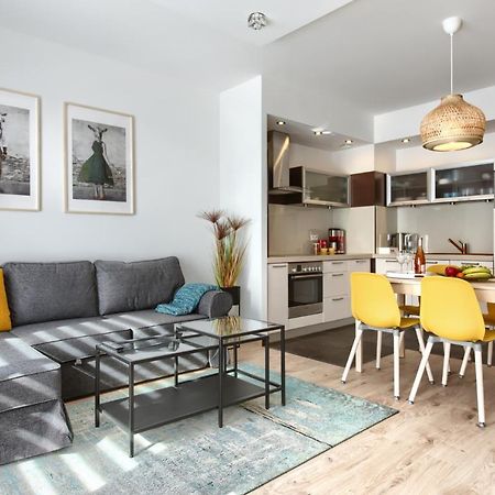 City Center Apartament Parking By Impero Познан Екстериор снимка