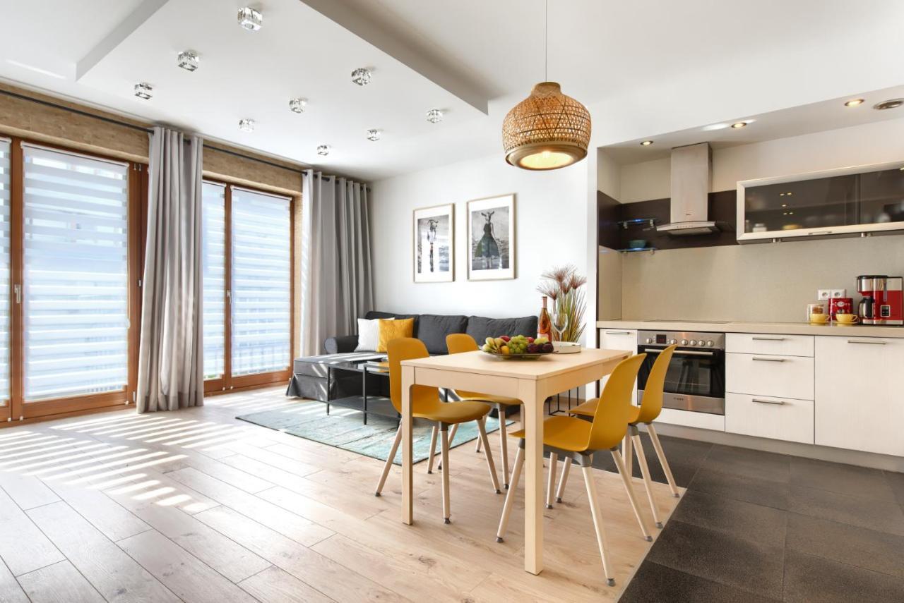 City Center Apartament Parking By Impero Познан Екстериор снимка