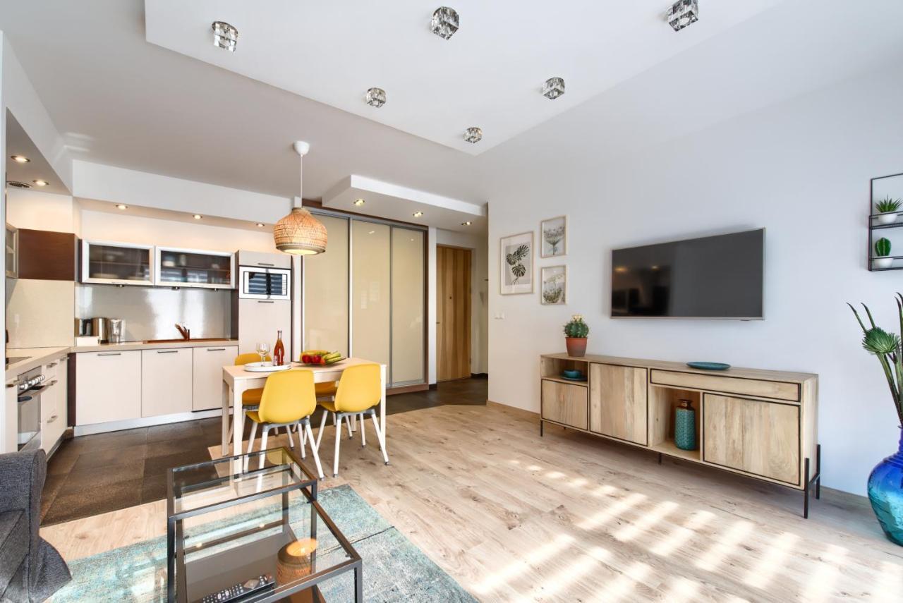 City Center Apartament Parking By Impero Познан Екстериор снимка