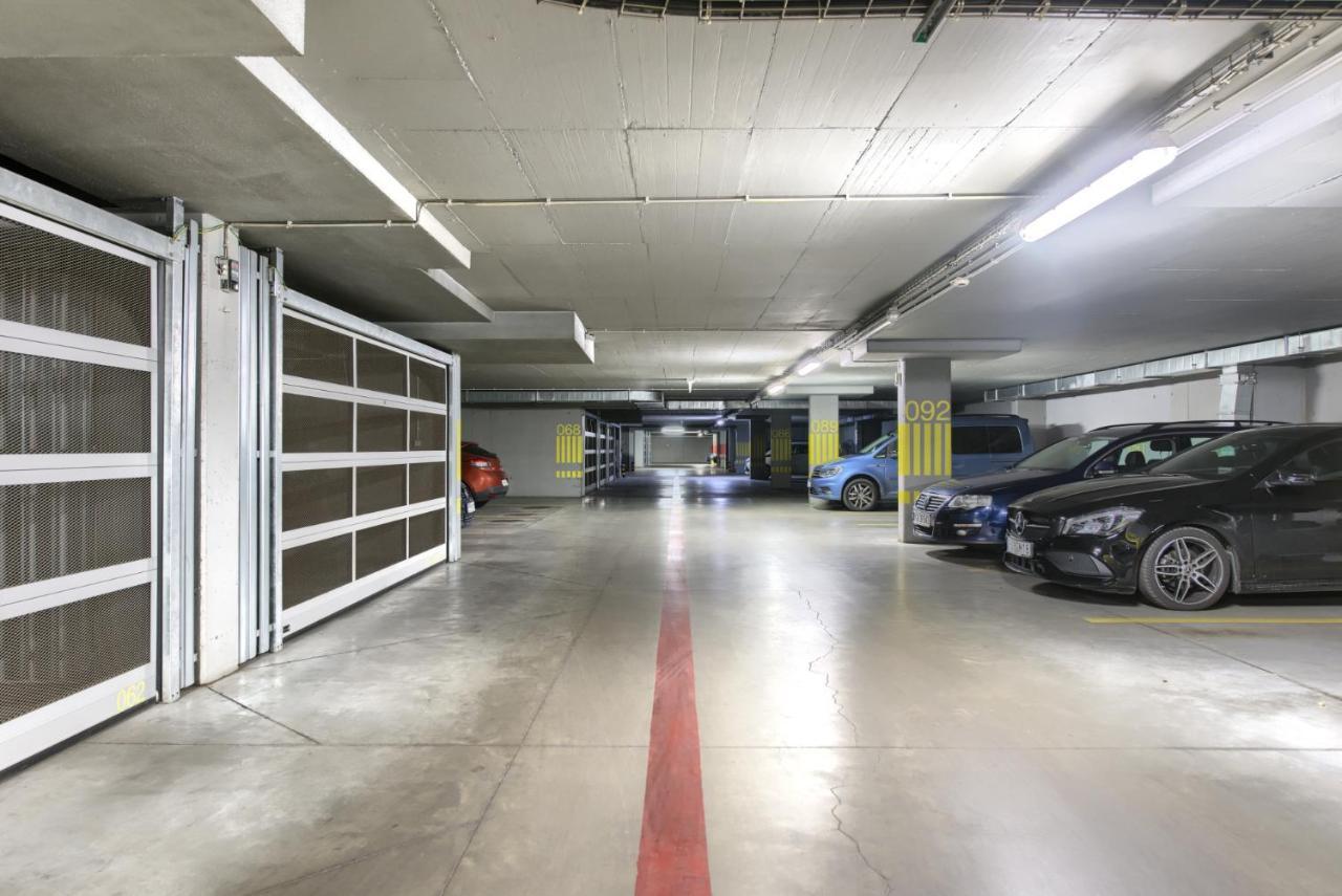 City Center Apartament Parking By Impero Познан Екстериор снимка