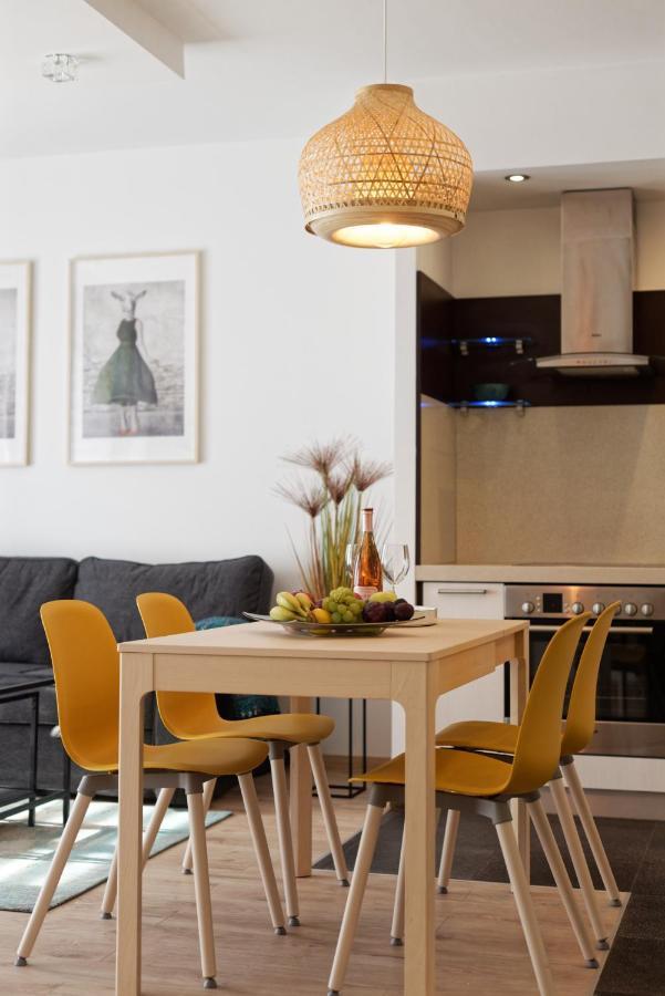 City Center Apartament Parking By Impero Познан Екстериор снимка