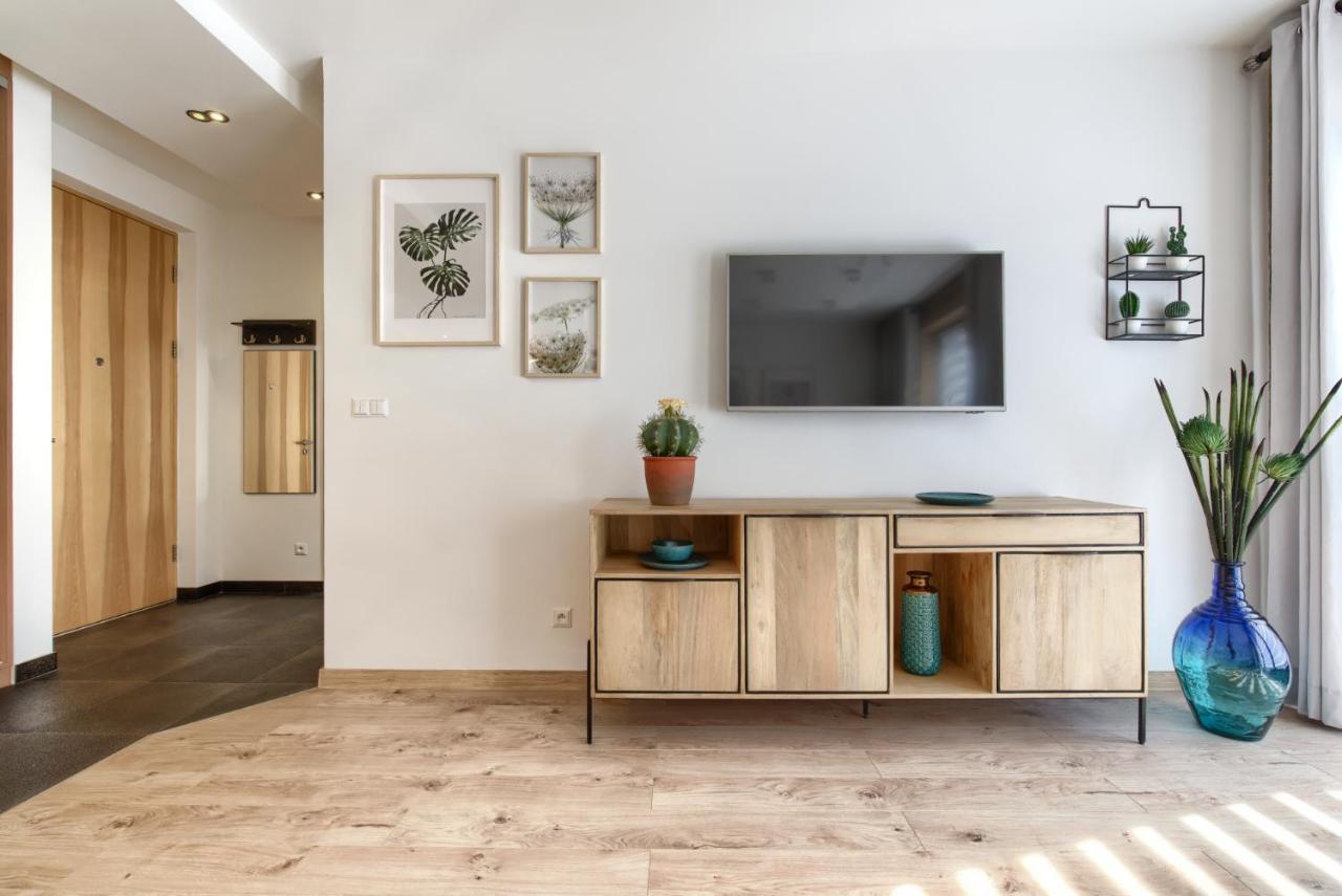 City Center Apartament Parking By Impero Познан Екстериор снимка